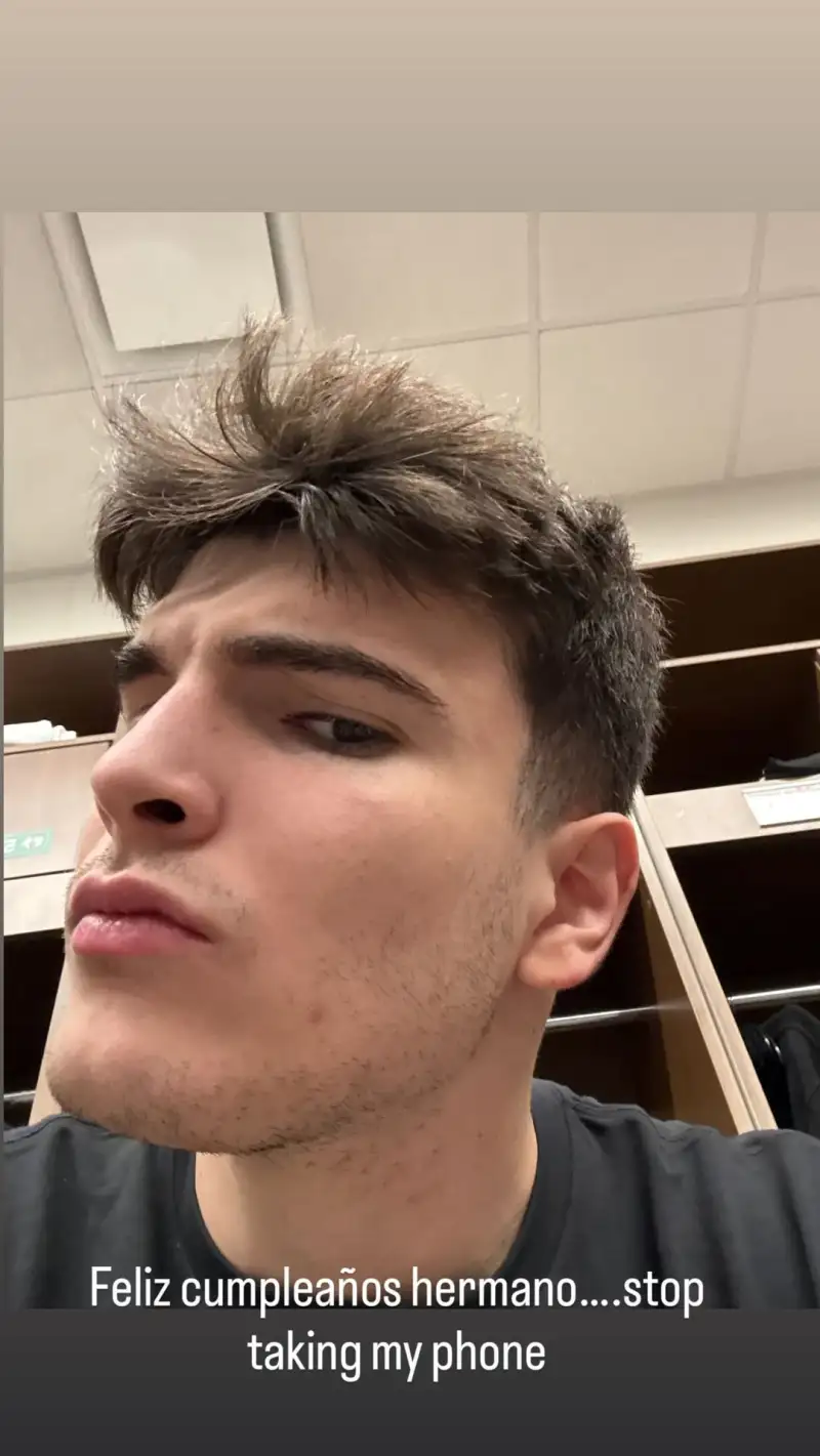 九游app-沙伊尔曼Ins为雨果庆生：生日快乐兄弟，别再拿我的手机了