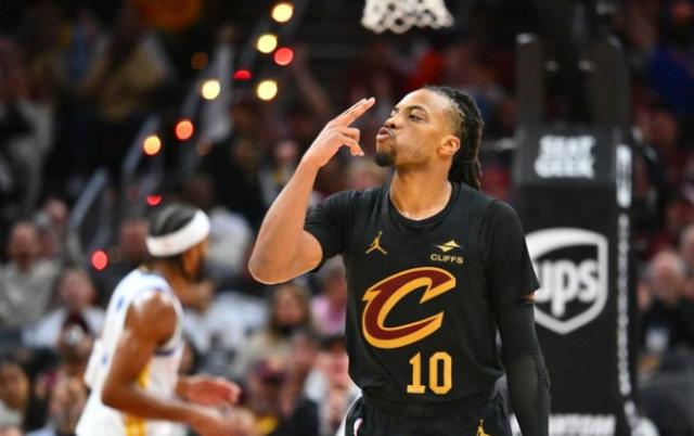 半场领先42分暴虐勇士 骑士不败金身谁能打破?