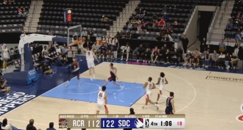 九游app-防守确实好起来了！杨瀚森先送钉板大帽 随后贴防逼迫对手失误