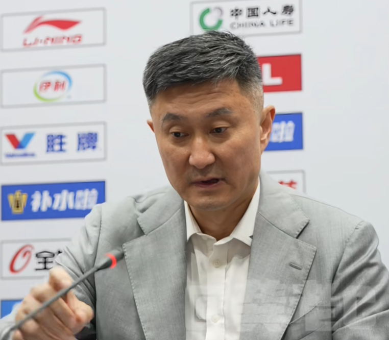 九游游戏-输辽宁发布会！杜锋甩锅焦泊乔，与萨林杰共提打铁，却未反思自我